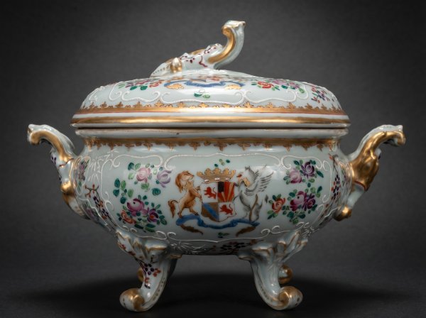 Rare Large Armorial Porcelain Tureen by Samson, Paris. Circa 1880.