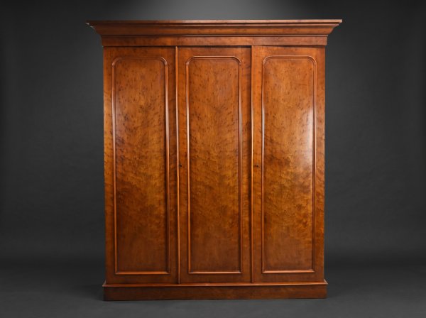 Victorian Plumb Pudding Mahogany Wardrobe